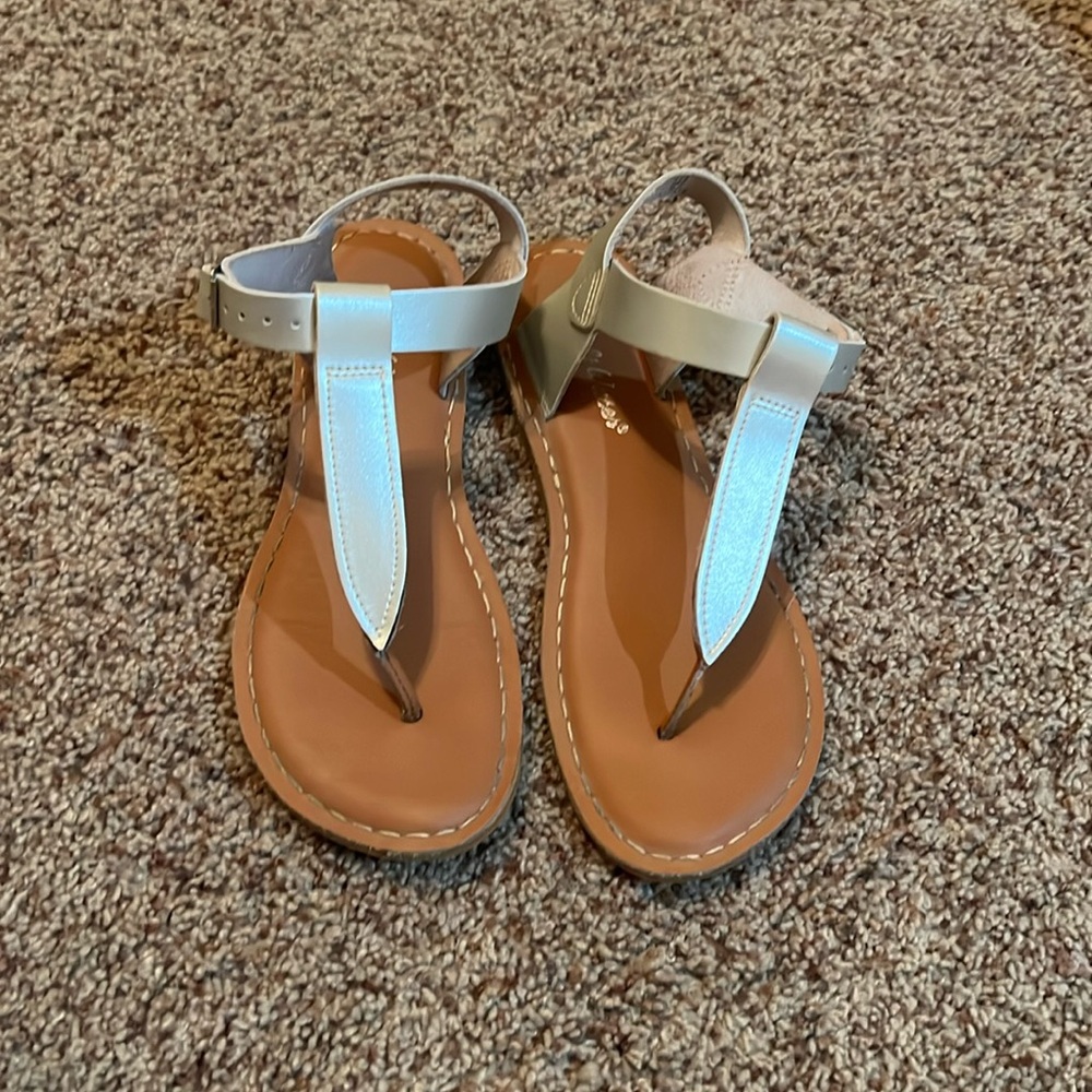 Saltwater Sandals; Silver; Youth Sz 5; Women’s Sz 7